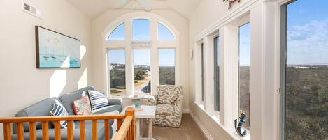 Flat-screen TV, fireplace, DVD player