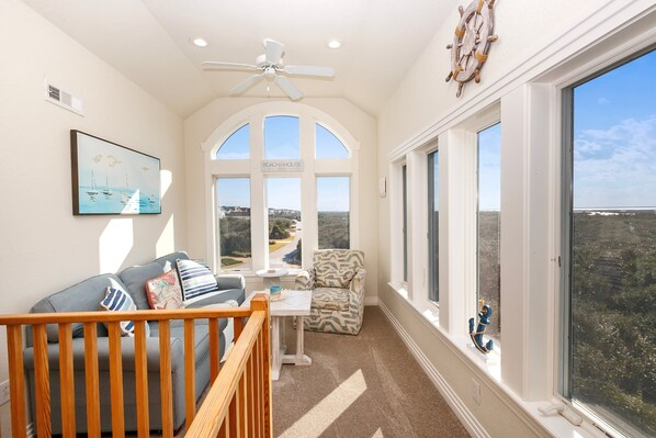 Flat-screen TV, fireplace, DVD player