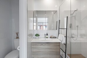 Apartment, 1 Bedroom, Non Smoking, Kitchen | Bathroom