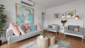 Apartemen, 1 kamar tidur, Bebas Asap Rokok, dapur | Area keluarga | Televisi LCD 49-inci dengan saluran TV kabel dan TV
