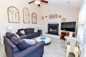 Flat-screen TV, DVD player, stereo - Oceanside, Private Pool, Hot Tub, Scrn Prch, OS2N, It doesn't get better than this (Corolla)