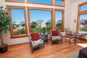 TV, peis, DVD-spiller og fotballspill