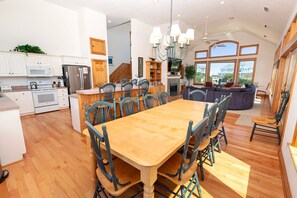 Dining - Semi-Oceanfront, Pool, Hot Tub, Close to beach! PI145, Four Seasons (Corolla)