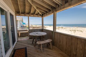Outdoor dining - OCEANFRONT, Ocean Views, Close to Beach, Close to Shopping, KH55, Carolina Dream (Kitty Hawk)