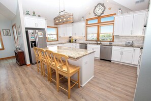 Fridge, microwave, oven, stovetop - Oceanside, 7 BRs, Pool, Dogs Welcome, Pool Table, WW867, Flip Flops and Pop Tops (Corolla)