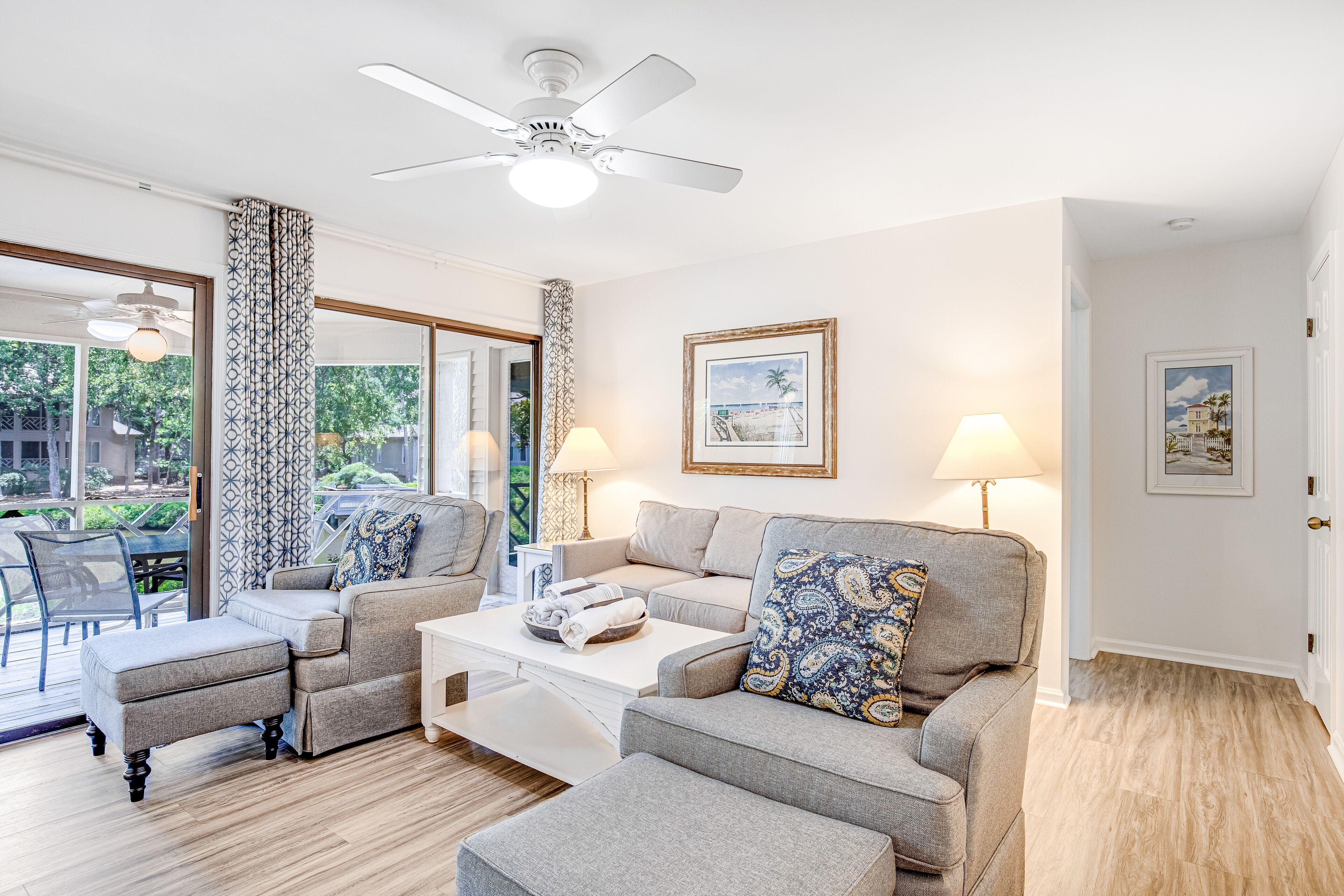 Dog-friendly first floor villa w/lagoon view & super close to beach & park