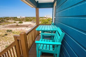 Outdoor dining - Semi-Oceanfront, Pets Welcome, Wild Horses, Ocean Views! 4x1678, Turtle Trax (Corolla)