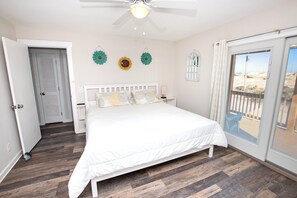 3 bedrooms, iron/ironing board, travel crib, free WiFi - Semi-Oceanfront, Pets Welcome, Wild Horses, Ocean Views! 4x1678, Turtle Trax (Corolla)