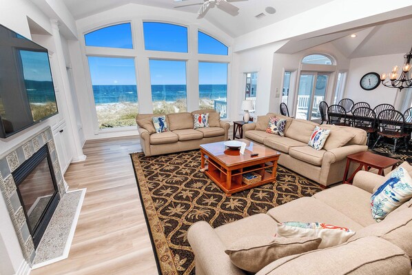 TV, fireplace - OCEANFRONT, Ocean Views, Pool, ELEV, H Tub, Dogs Welcome, CD1, A Great Place (Duck)