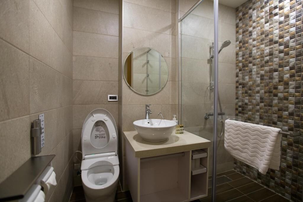 quadruple room | bathroom | free toiletries, hair dryer, slippers, bidet