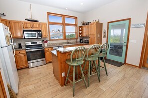 雪櫃、微波爐、焗爐、爐具