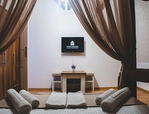 1 bedroom, iron/ironing board, free WiFi