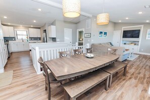 Dining - OCEANFRONT, Ocean Views, Sun Decks, Prv Beach Access, SA69, Kirk (Duck)