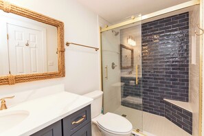 Shower, towels - Oceanside, Private Pool, Walking distance to town of Duck, Foosball, T3, Bella Vita (Duck)