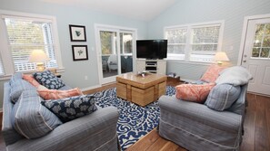 Televisión, futbolito y libros 