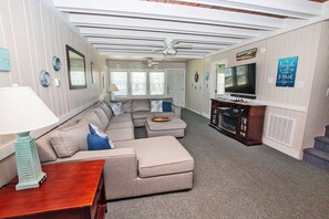 Flat-screen TV, fireplace, DVD player - OCEANFRONT, Ocean Views, Sun Deck- KH16, The Only Place (Kitty Hawk)