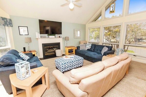 TV, fireplace - Oceanside, close to beach, community amenities! 648, Landshark (Corolla)