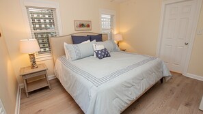 5 bedrooms, iron/ironing board, free WiFi, bed sheets - OCEANFRONT, Ocean Views, ELEVATOR, Private Beach Walkway, BB14, Heart Of Duck (Duck)