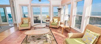OCEANFRONT, Ocean Views, Pool, Hot Tub, PI202, Turtle Key