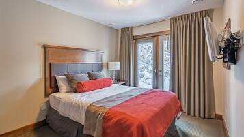 2 bedrooms, iron/ironing board, WiFi