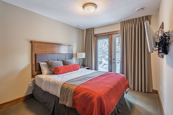 2 bedrooms, iron/ironing board, WiFi