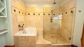 Shower, towels - OCEANFRONT, Amazing Ocean and Sound Views, Scrnd Porch, PM1, Ariel (Duck)