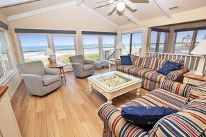 TV, peis, DVD-spiller og bøker