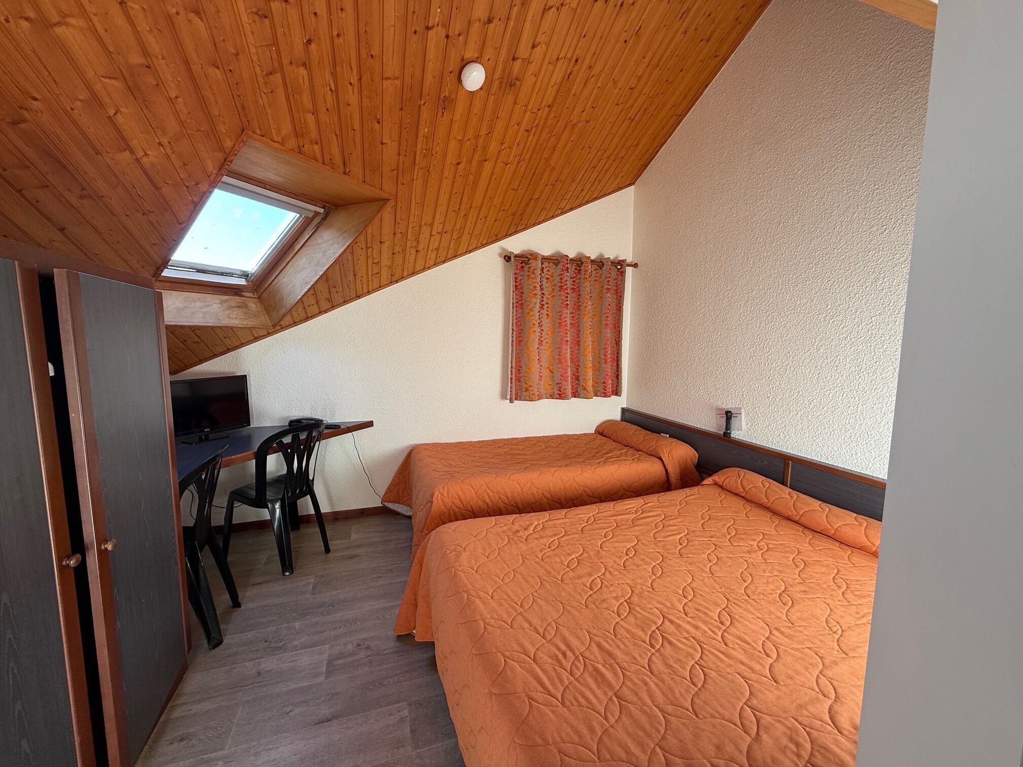 Triple Room, Accessible | Desk, blackout drapes, cribs/infant beds, free WiFi