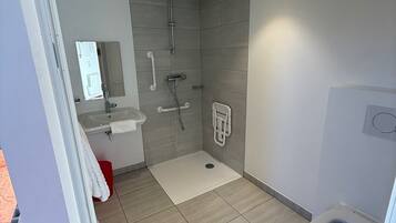 Suihku, ilmaiset hygieniatuotteet, pyyhkeet