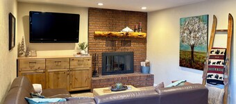 1BD Ski-in/Ski-out Condo Near Lift 8 & 1. Grab a Lift and Ski To Either Lodge.