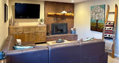 1BD Ski-in/Ski-out Condo Near Lift 8 & 1. Grab a Lift and Ski To Either Lodge.