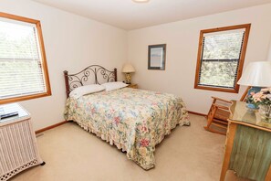4 bedrooms, iron/ironing board, free WiFi, bed sheets