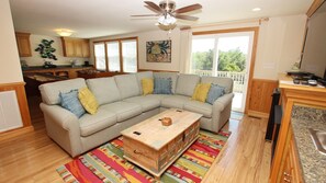 TV - Oceanside, Pool with Poolside Bar, Rec Room, Hot Tub, Sun Decks, SS8, Group Therapy (Southern Shores)