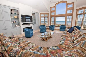 Fernseher, Kamin, Netflix, Bücher