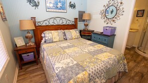 3 slaapkamers, een strijkplank/strijkijzer, gratis wifi, beddengoed