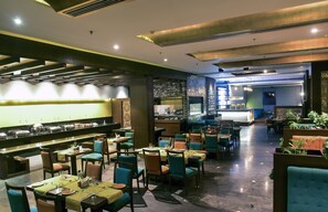 Daily buffet breakfast for a fee - Hotel Almeida (Dera Bassi)