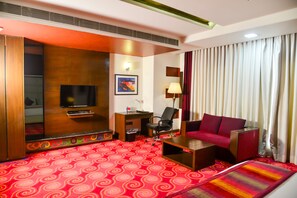 Presidential Room | In-room safe, desk, laptop workspace, blackout drapes - Hotel Almeida (Dera Bassi)