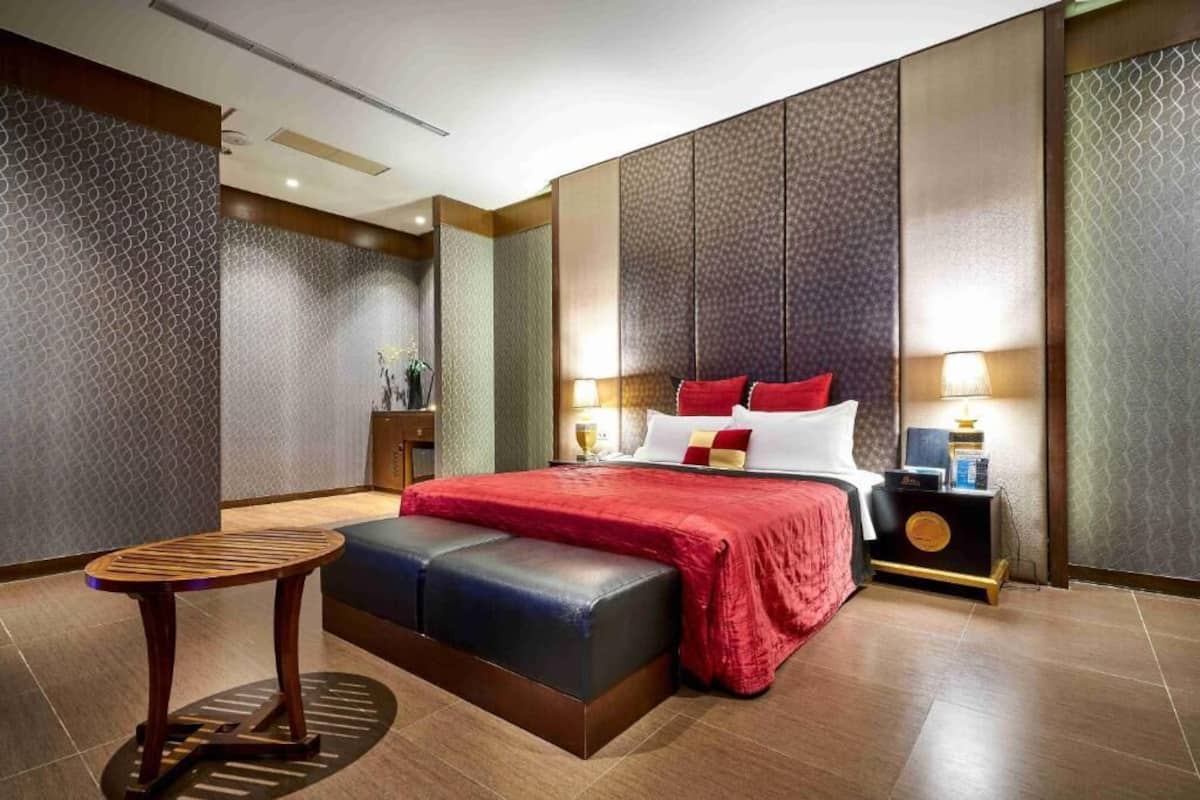 Economy Double Room | Minibar, desk, blackout drapes, soundproofing