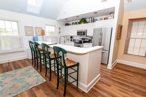 Fridge, microwave, oven, stovetop - Oceanside, Community Amenities, Gated Community, Hot Tub, BU20, Eagle's Landing (Corolla)