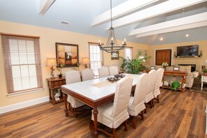 Dining - Oceanside, Community Amenities, Gated Community, Hot Tub, BU20, Eagle's Landing (Corolla)
