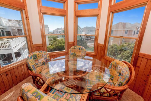 Oceanside, Hot Tub, Close to beach, Community Pool, CP5, Easy Breezes