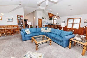 电视、壁炉、DVD 播放器、桌上足球