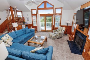 Télévision, cheminée, lecteur de DVD, baby-foot