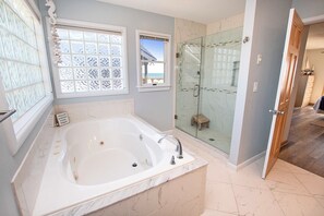 Dusj, boblebad og håndklær