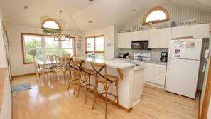 雪櫃、微波爐、焗爐、爐具