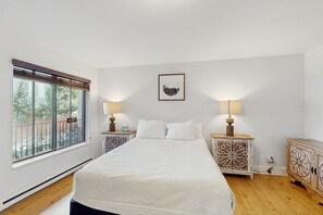 1 bedroom, iron/ironing board, Internet, bed sheets