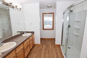 Shower, towels - Oceanside, Comm Amenities, Priv Pool, Close to Beach, Rec Rm, 219, Turtle Cove (Corolla)