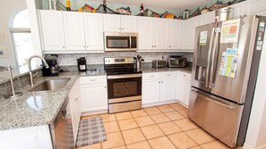 雪櫃、微波爐、焗爐、爐具