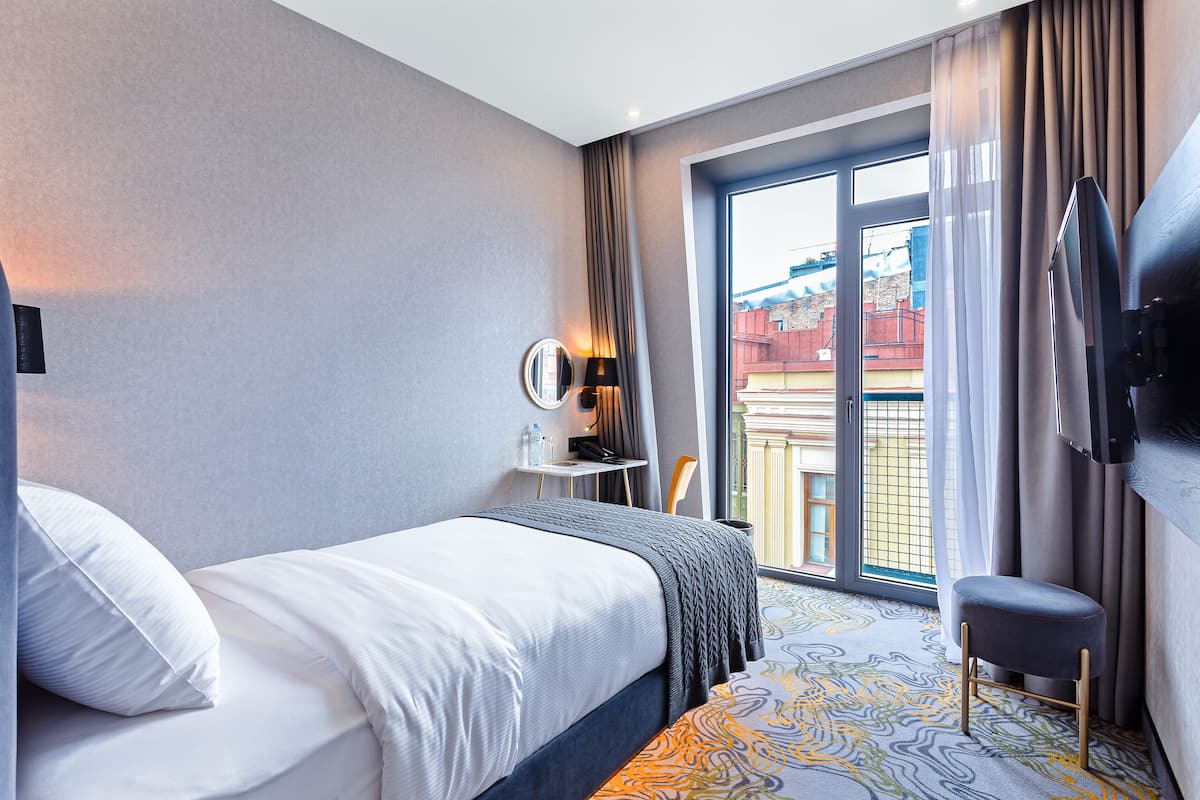 Standaard eenpersoonskamer | Een kluis op de kamer, geluiddichte muren, gratis wifi, beddengoed