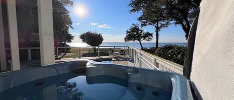 Outdoor spa tub